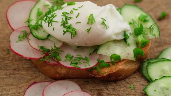 toasted piece of bread with cucumber