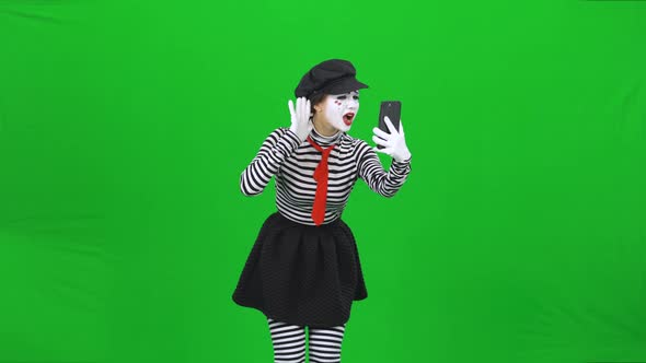 Mime Girl Talking To Someone By Video Call. Chroma Key