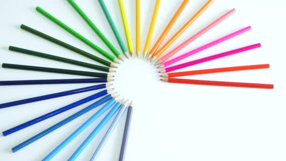 WS, Time laps, Circle shape of colored pencils alt