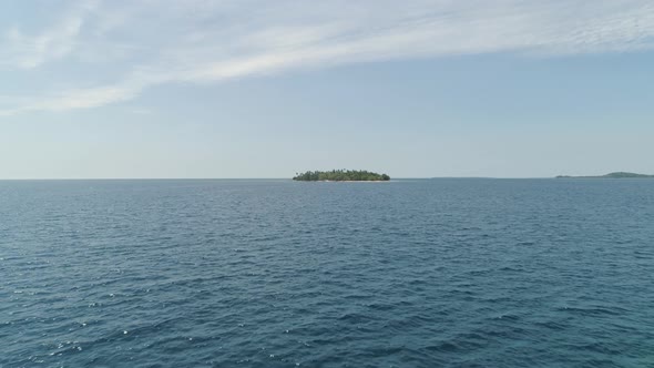 Tropical Island Putipot with Beach.