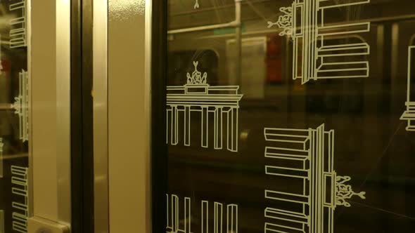 Berlin City - U-Bahn Train - Car Door Window alt