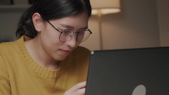 Young Asian businesswoman beautiful smiling and using laptop and smartphone.