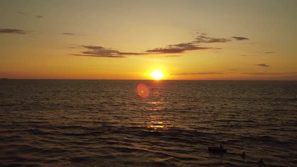 BEAUTIFUL SUNSET ON THE COAST OF THE PACIFIC OCEAN