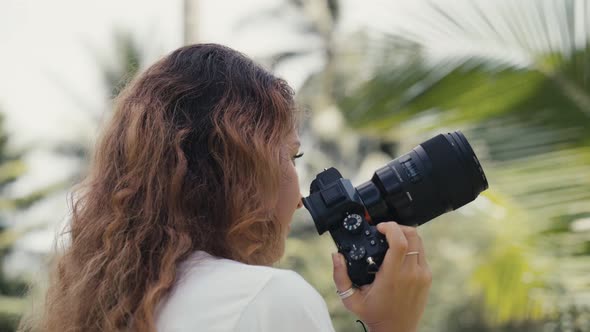 Revolving Around a Woman Photographer in the Jungle