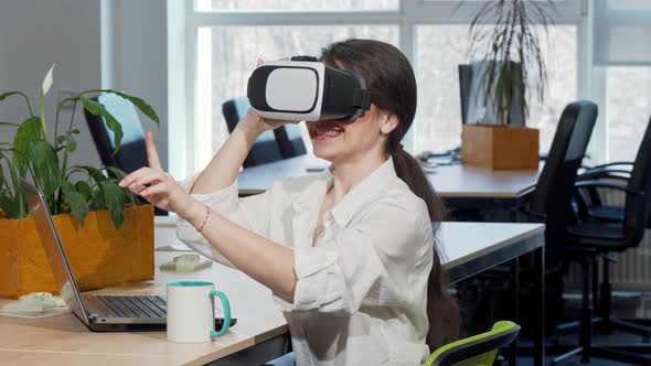 Lovely Excited Businesswoman Laughing Joyfully, Using 3d Virtual Reality Headset