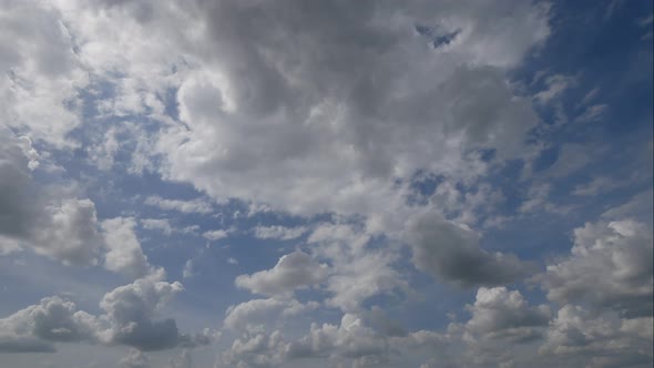 Time lapse of white cloud moving pass around sky background