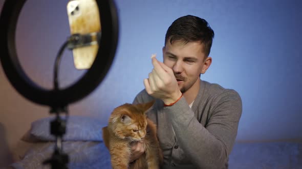 Blogger Live Streaming How to Feed His Cat