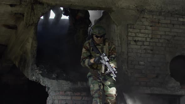 Military Team Entering Abandoned Building alt