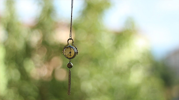 Swinging Hypnotic Clock Pendulum