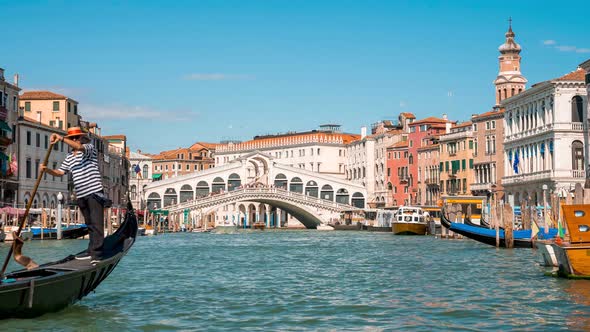 Beautiful Time Lapse View of Famous Canal Grande with Rialto Bridge in Venice