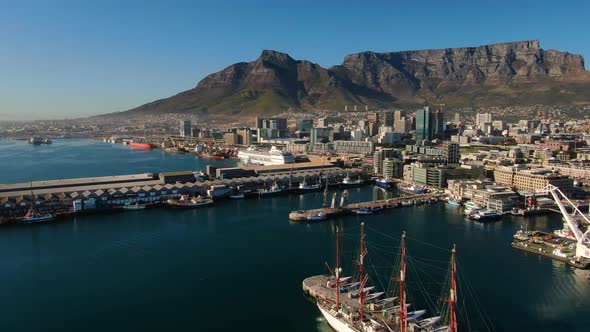 CAPE TOWN. SOUTH AFRICA. Port. Berth. Ships. Freights. Dock. Container