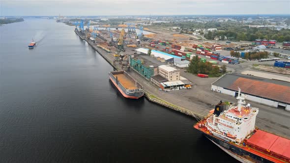 Containership terminal port