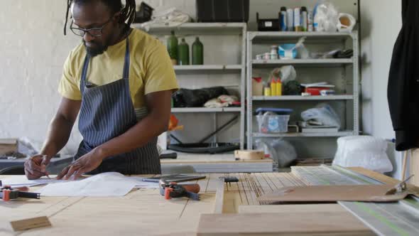 Carpenter working at table 4k