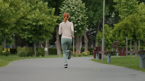 Anorexic woman started doing jogging in the morning.