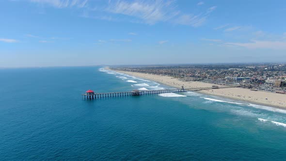 Huntington Beach Pier panning to left.