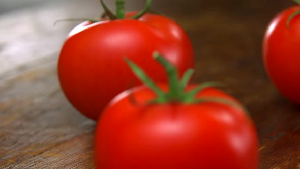 Tomato with water splash, Slow Motion alt