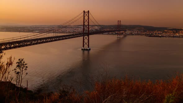 Ponte 25 de Abril bridge, Lisbon, Portugal