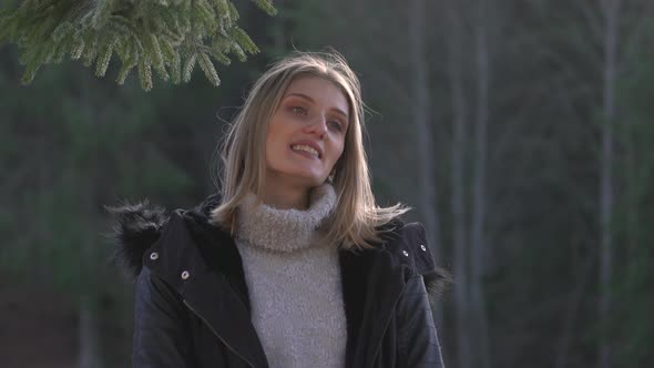 Woman posing outdoor