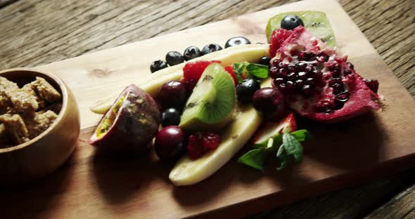 Slice of various fruits in tray 4k