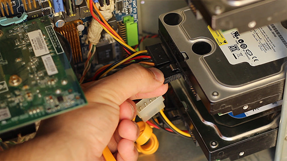 Connecting Hard Disk Drive