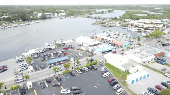 downtown Tarpon Springs, shopping, restaurants, and other entertainment venues abound in this large