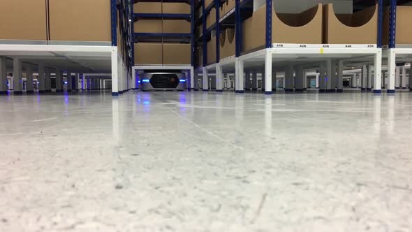 transport of intelligent robots in warehouse