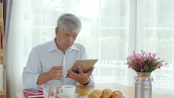 Senior man paying order with smart watch in coffee shop