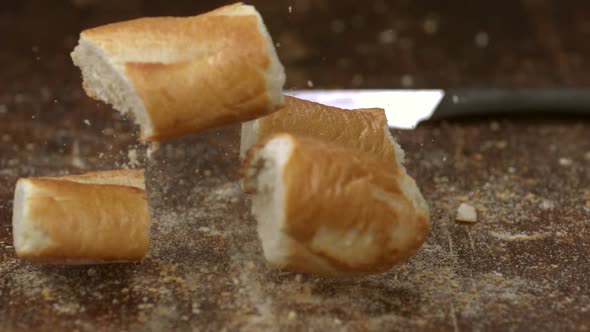 Baguette and knife, Slow Motion alt