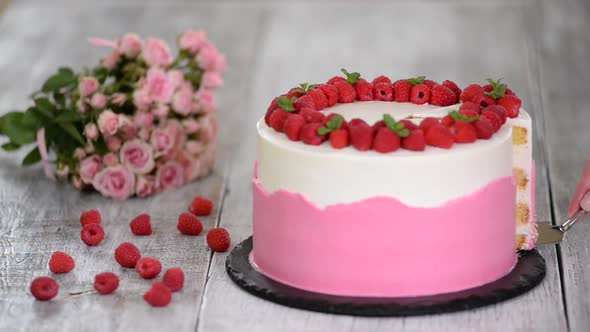 Delicious summer cake with raspberry
