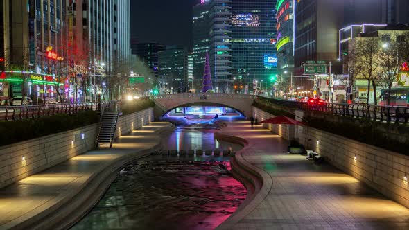 Timelapse Seoul Cheonggyecheon Stream Embankment at Night