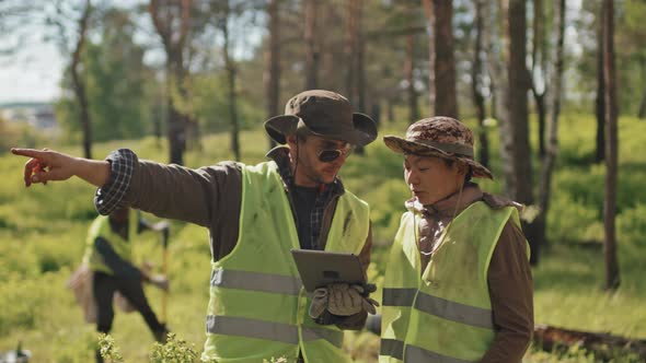 Ecologists Using Tablet Computer