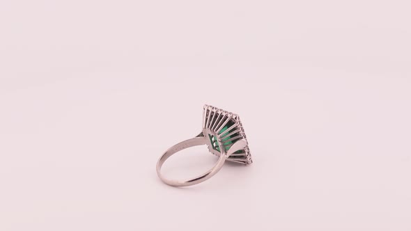 Vintage cocktail ring with tourmaline gemstone