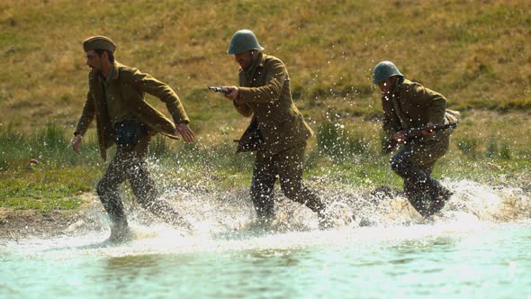 Soldiers running through the water, Ultra Slow Motion