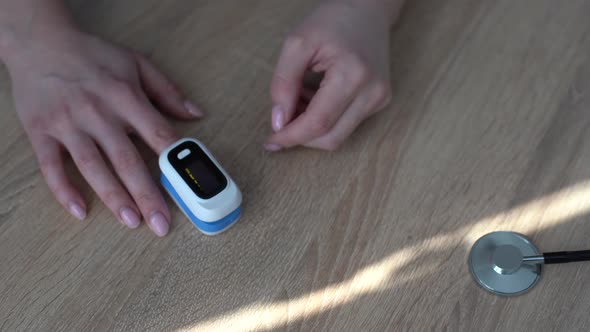 Monitoring the Level of Blood Oxygen Saturation Using a Pulse Oximeter