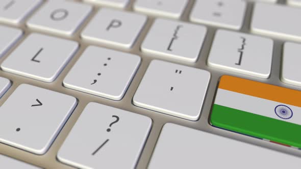 Key with Flag of India Switches To Key with Flag of the UK alt
