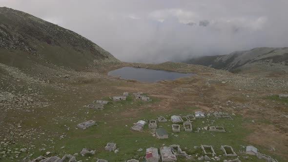 Glacial Lake And Abandoned Plateau