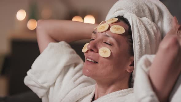 Banana Slices For Glowing Skin