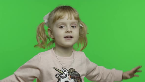 Girl in Unicorn Sweatshirt Dance and Sing