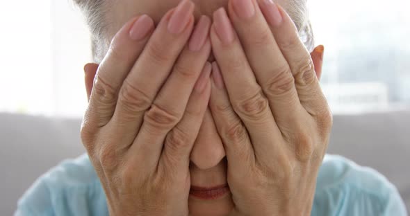 Woman having headache