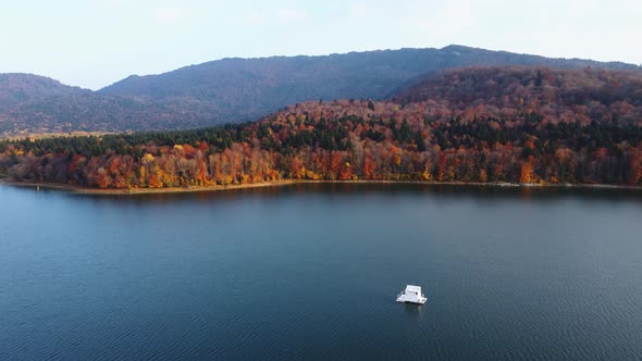 Autumn colors near the lake