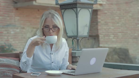Business Woman Working On  Laptop And Drink Coffee In Cafe