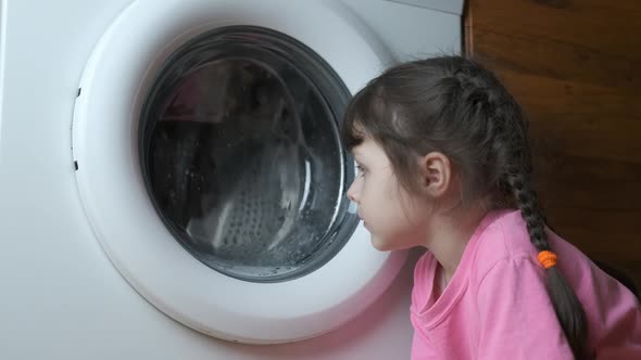 Child washing machine. 