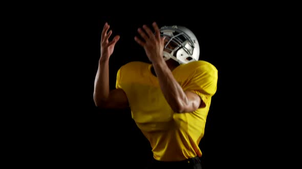 American football player catching the ball and running 4k