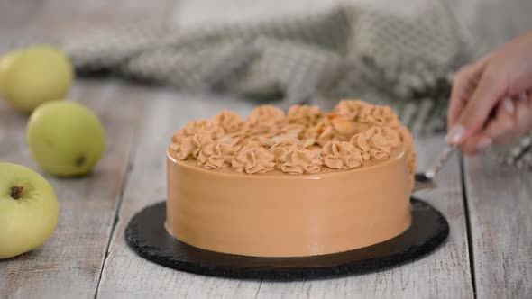 Delicious Apple Layer Cake with Caramel Cream.