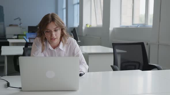 Young Business Lady Explains Something Online