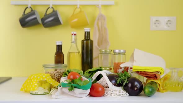 Ecofriendly Reusable Packages in the Kitchen