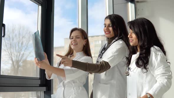 Medical Students Interns of Different Nationalities Analyze the Xray
