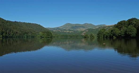 Lac Chambon, Murol, Puy de Dome, Massif Central, Auvergne, France