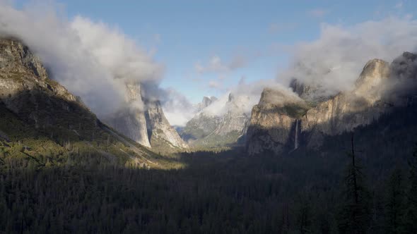 wide zoom in clip of yosemite valley on a winter afternoon