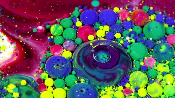 Colorful Ink Spheres on Oil 34 alt
